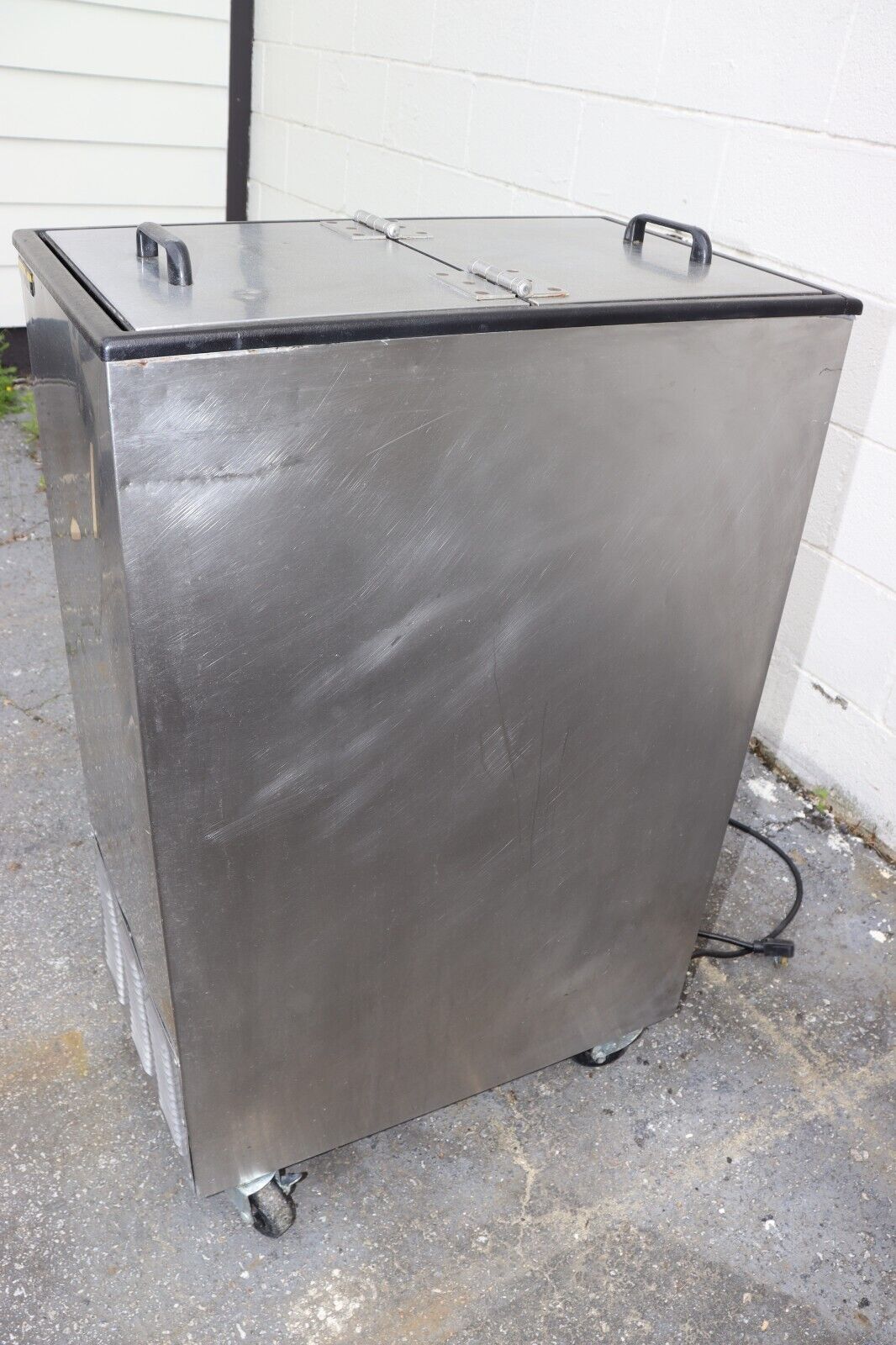 Silver King SKFS2/C1 Flip Door Ice Cream Mobile Freezer, Used, Tested