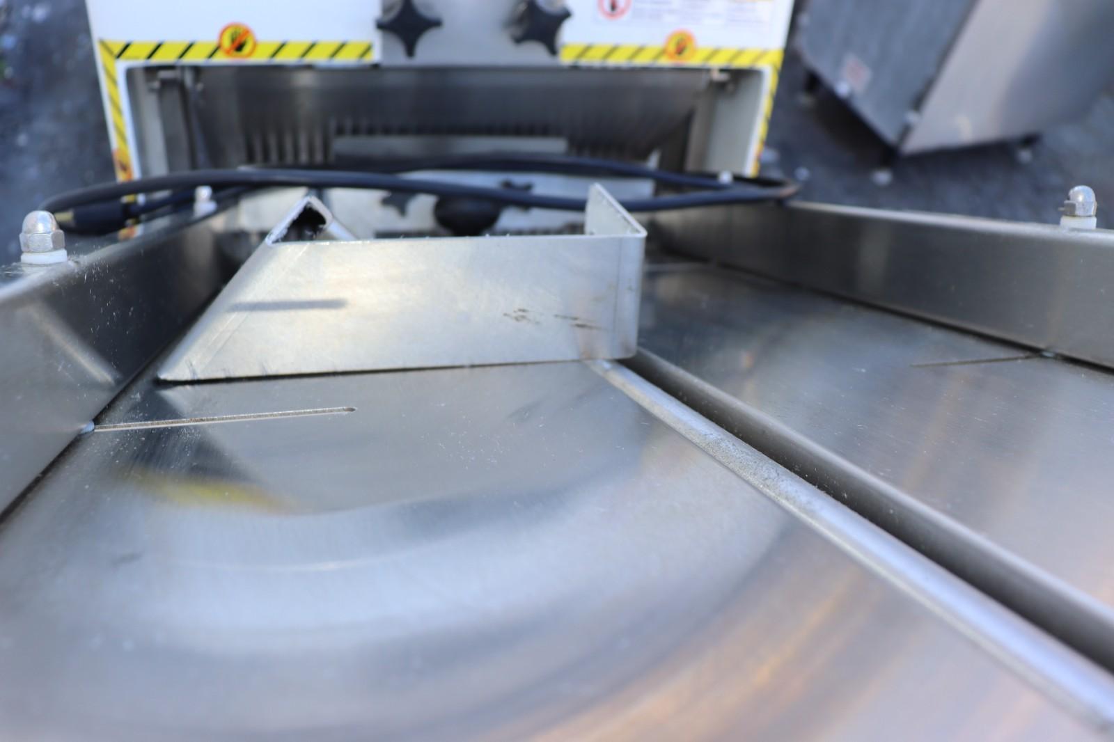 OLIVER 797-32NC 1/2" Slicing Feed Bread Loaf Slicer, Clean, SN:193737, w/ Wheels