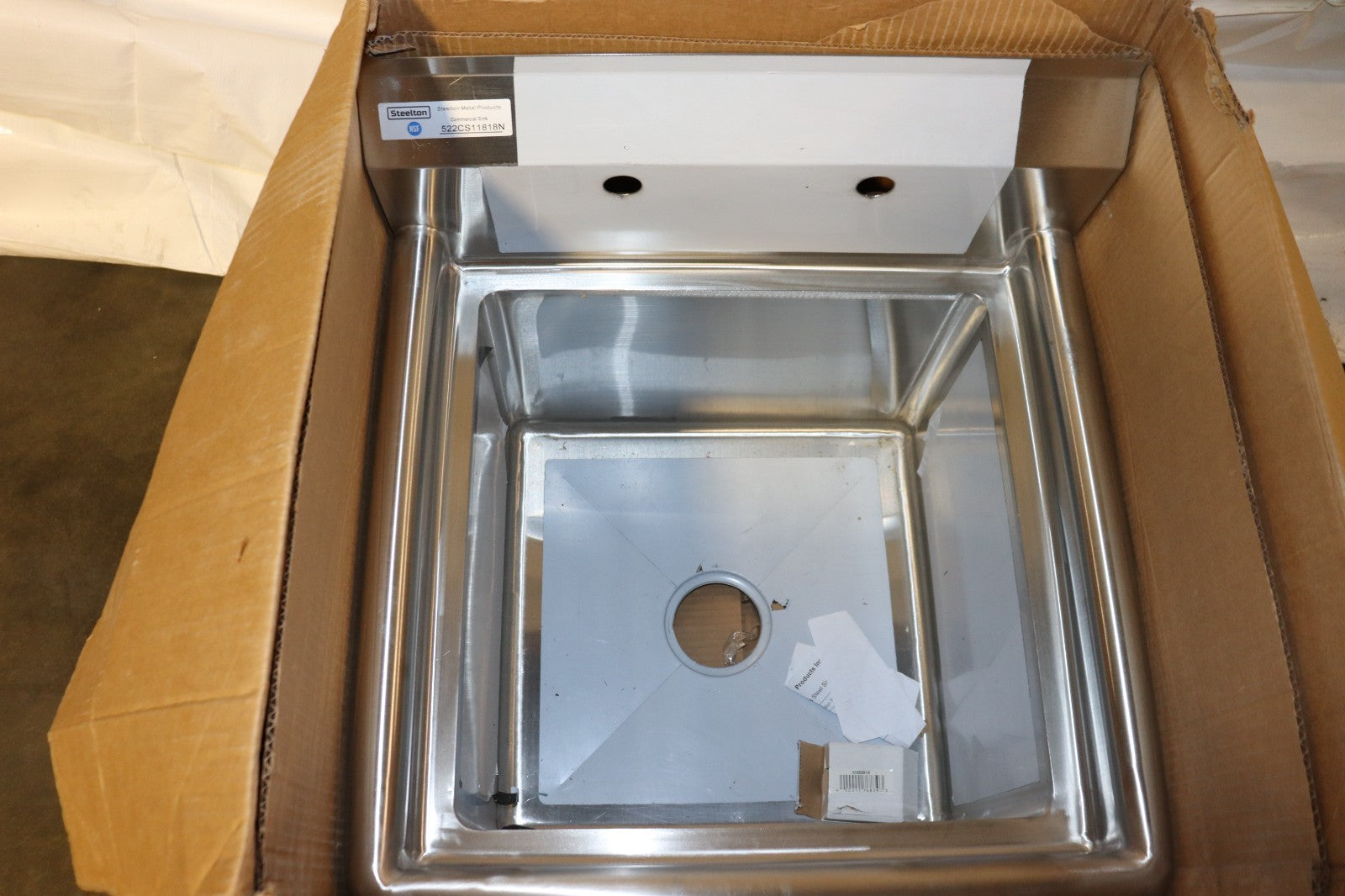 STEELTON Stainless Steel Sink Silver 522CS11818, 1 Dent, NOB