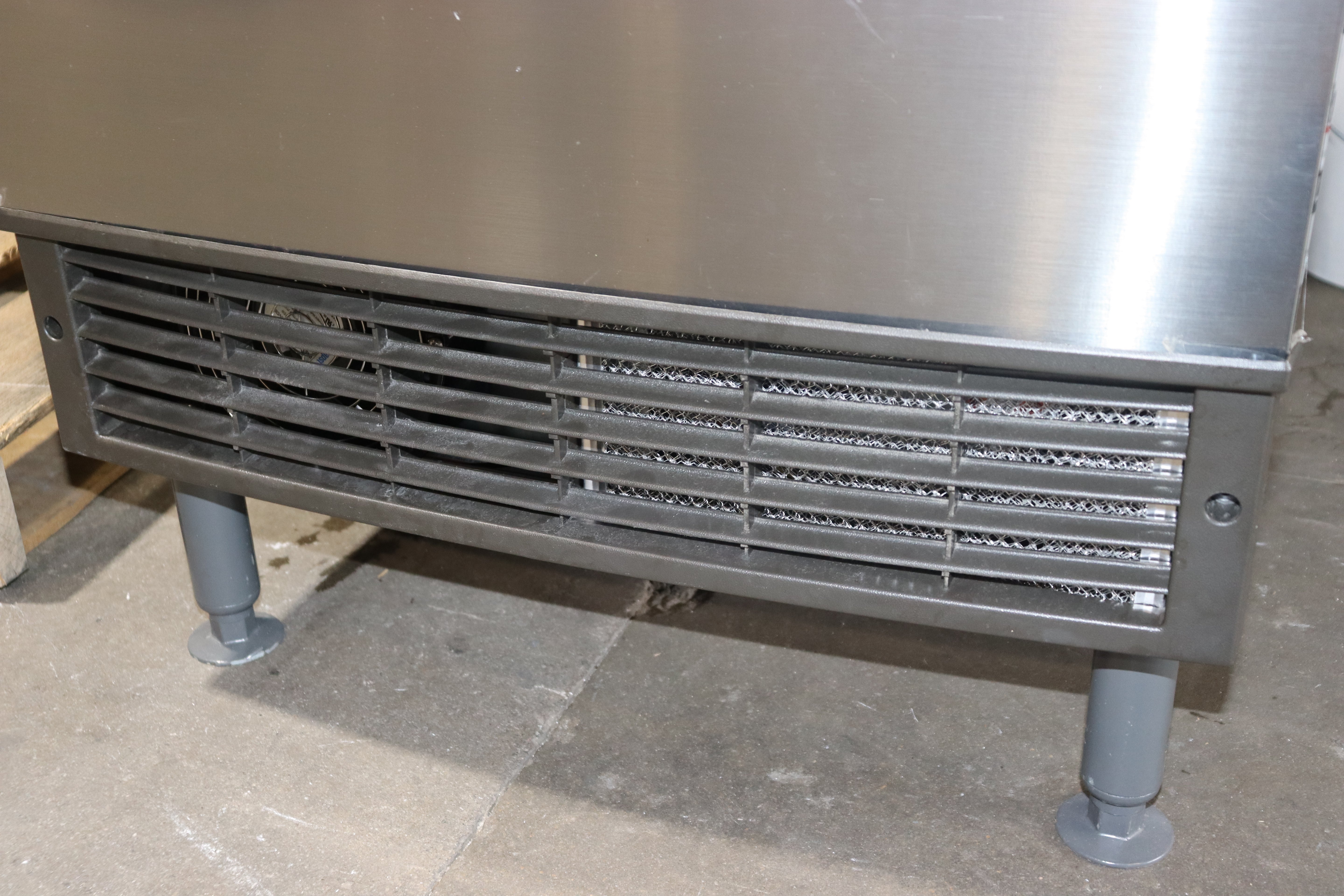 Manitowoc UDF0140A NEO Undercounter Ice Maker Air Cooled Self Contained 135 lb