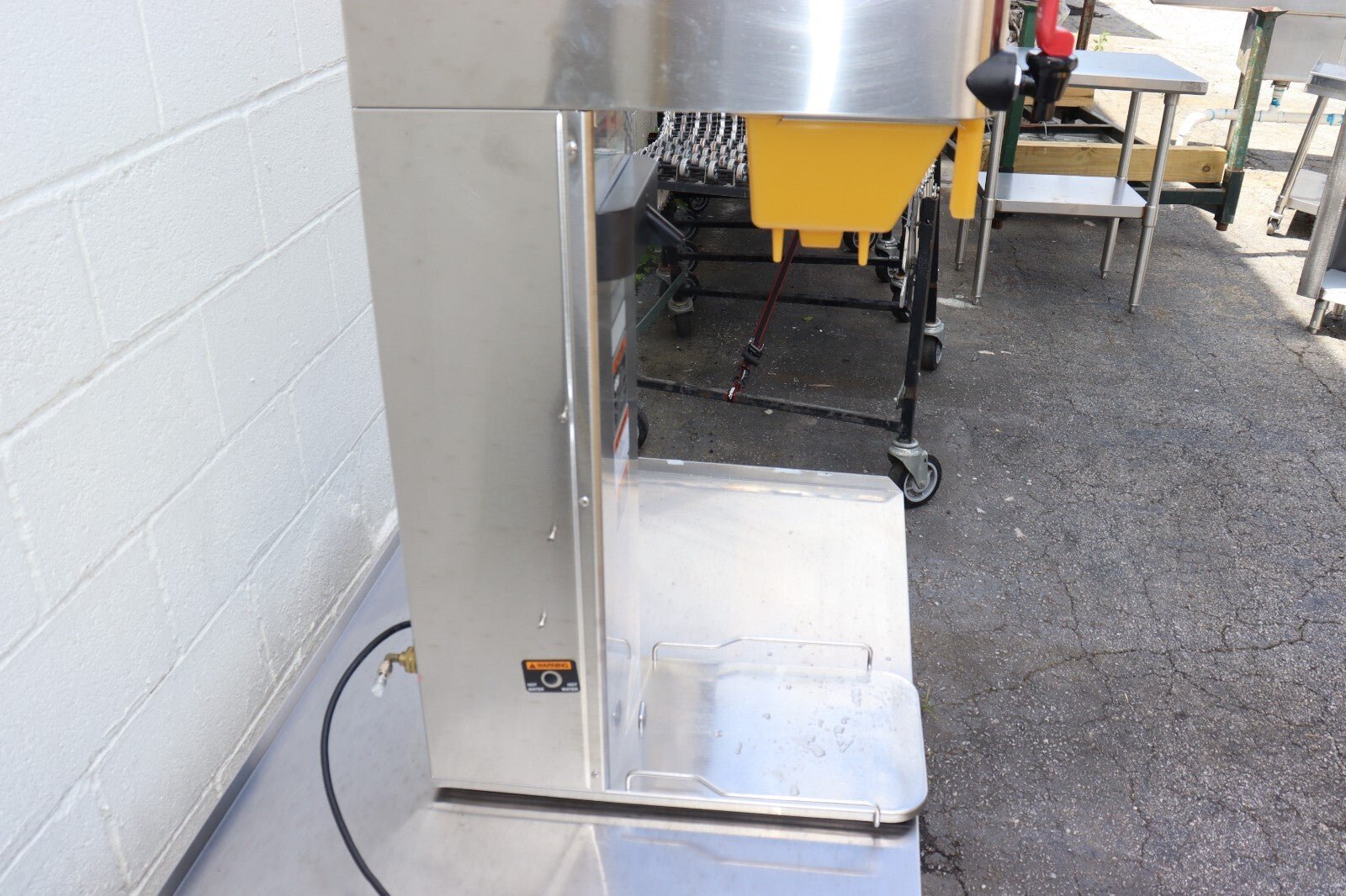 Bunn 52200.0102 ITCB-DV Infusion Coffee and Iced Tea Brewer Machine w/ Hot Water - NMB Restaurant Equipment