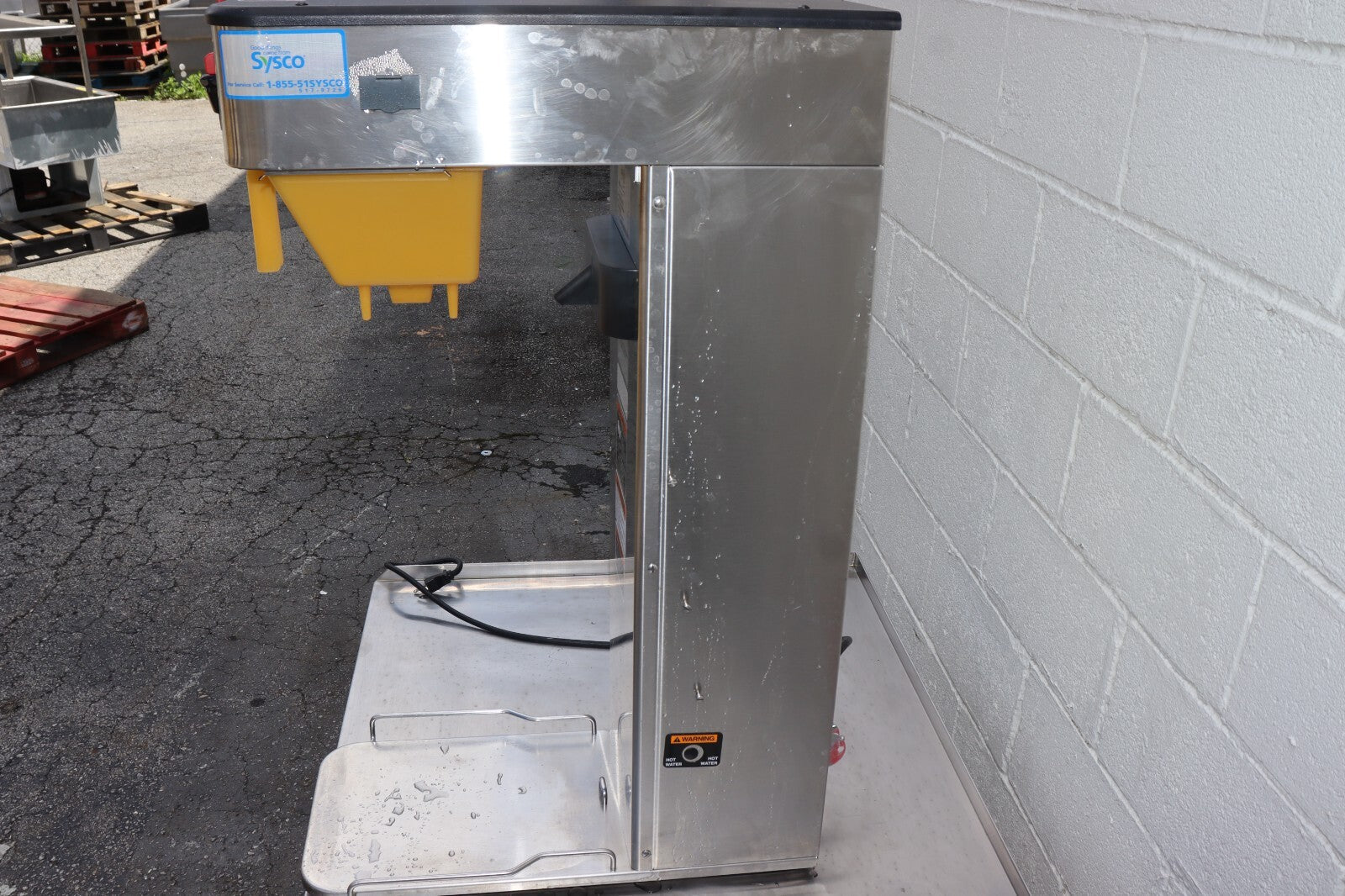 Bunn 52200.0102 ITCB-DV Infusion Coffee and Iced Tea Brewer Machine w/ Hot Water - NMB Restaurant Equipment