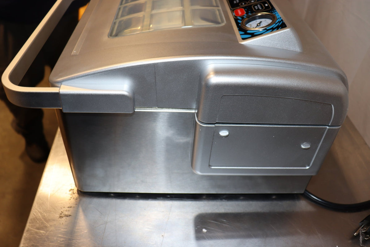Chamber Vacuum Packaging Machine with 11" Seal Bar, Waring WCV300 - NMB Restaurant Equipment