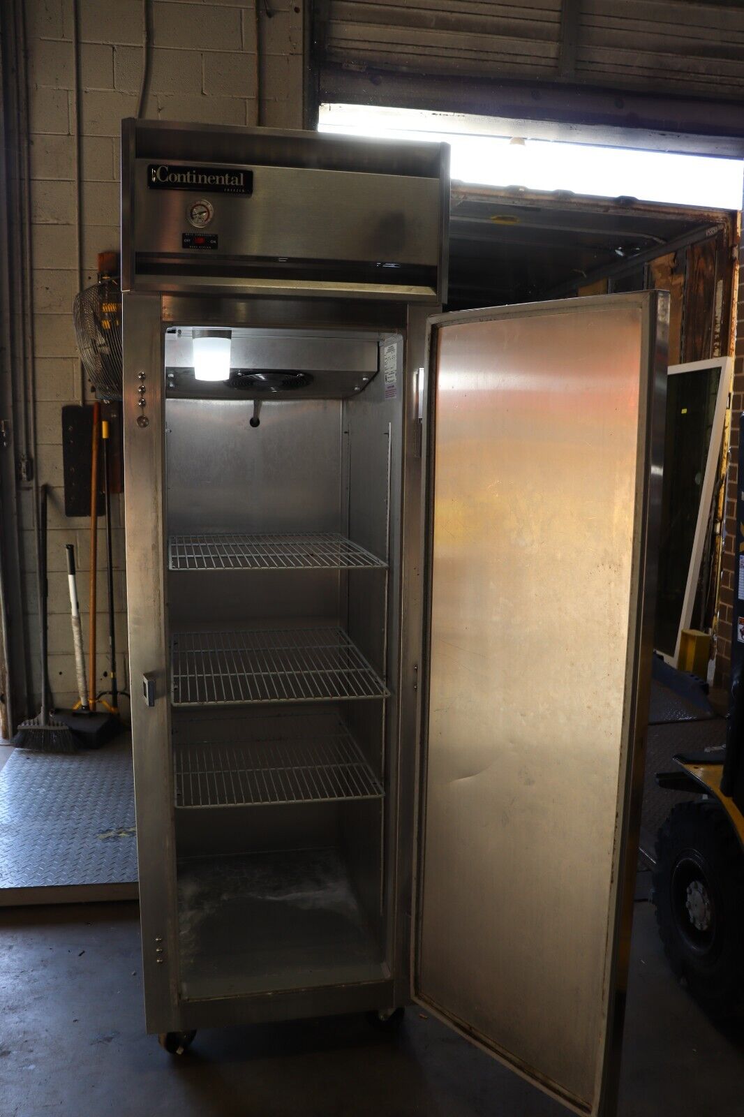 Commercial Reach in Freezer Continental 1F - NMB Restaurant Equipment