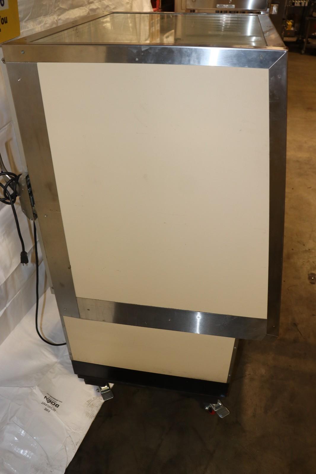Federal Industries 31505C-2 Refrigerated Display Case, CLEAN, Rolling, Used - NMB Restaurant Equipment
