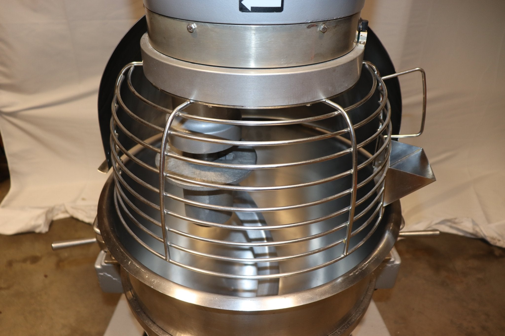 Globe SP62P 60 Quart Planetary 2 Speed Commercial Pizza Mixer w/ Timer, 3HP, 208V/3PH - NMB Restaurant Equipment