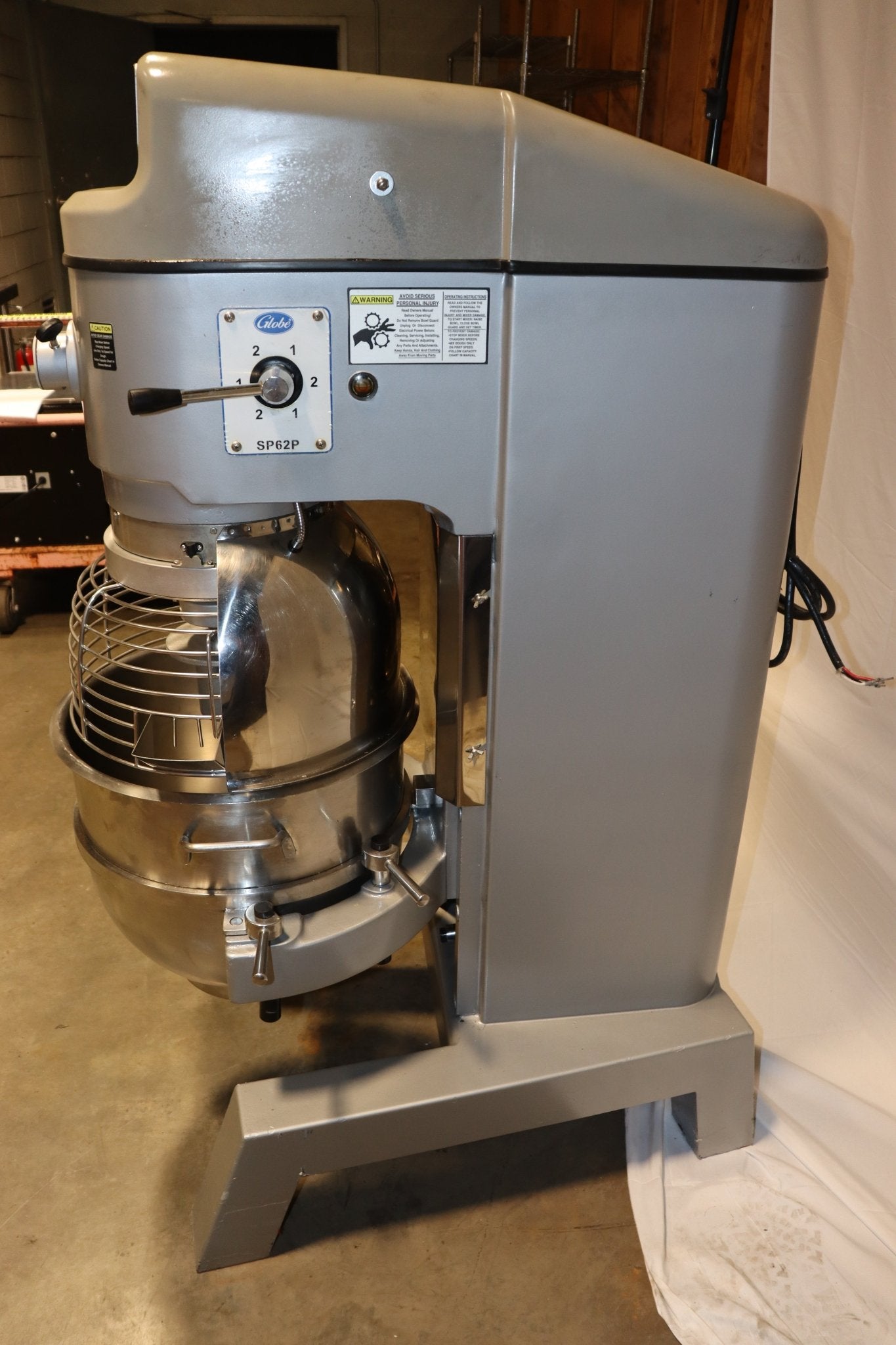 Globe SP62P 60 Quart Planetary 2 Speed Commercial Pizza Mixer w/ Timer, 3HP, 208V/3PH - NMB Restaurant Equipment