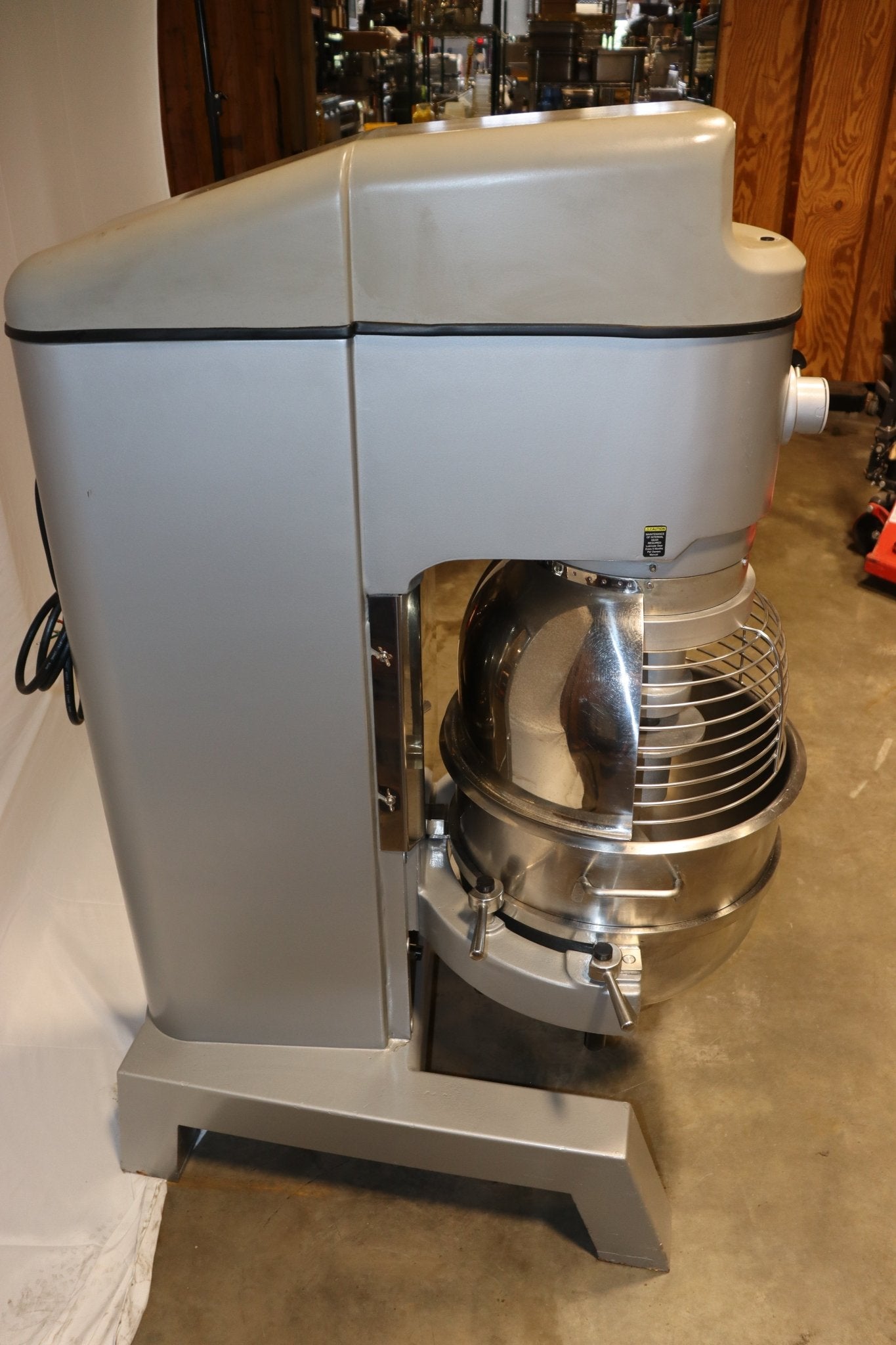 Globe SP62P 60 Quart Planetary 2 Speed Commercial Pizza Mixer w/ Timer, 3HP, 208V/3PH - NMB Restaurant Equipment