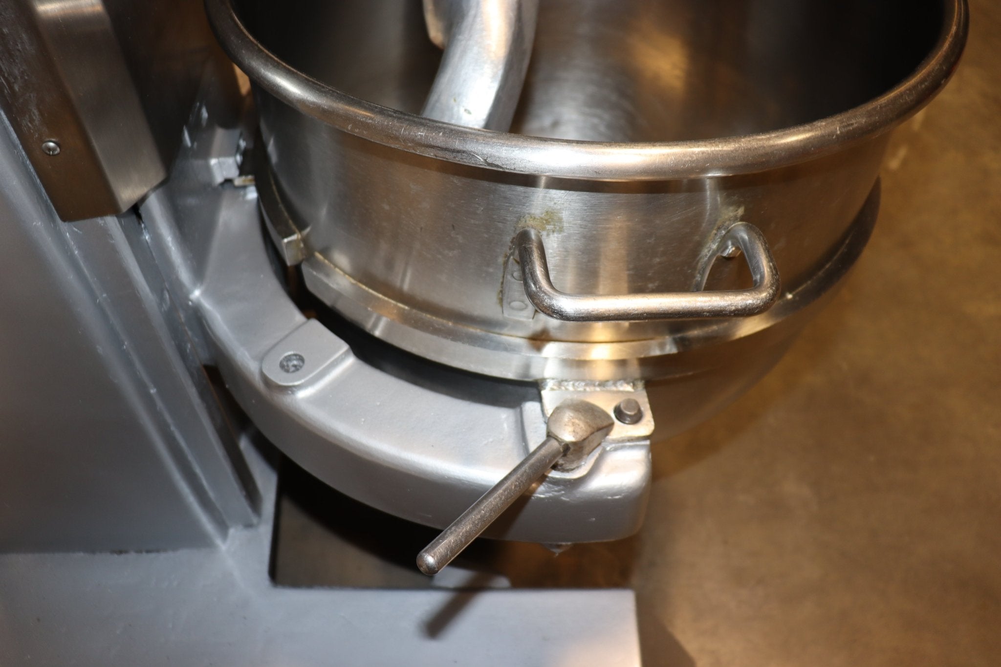 Hobart 60 Quart Mixer H-600-T w/ Bowl & Hook, 208/3, 1.5 HP - NMB Restaurant Equipment