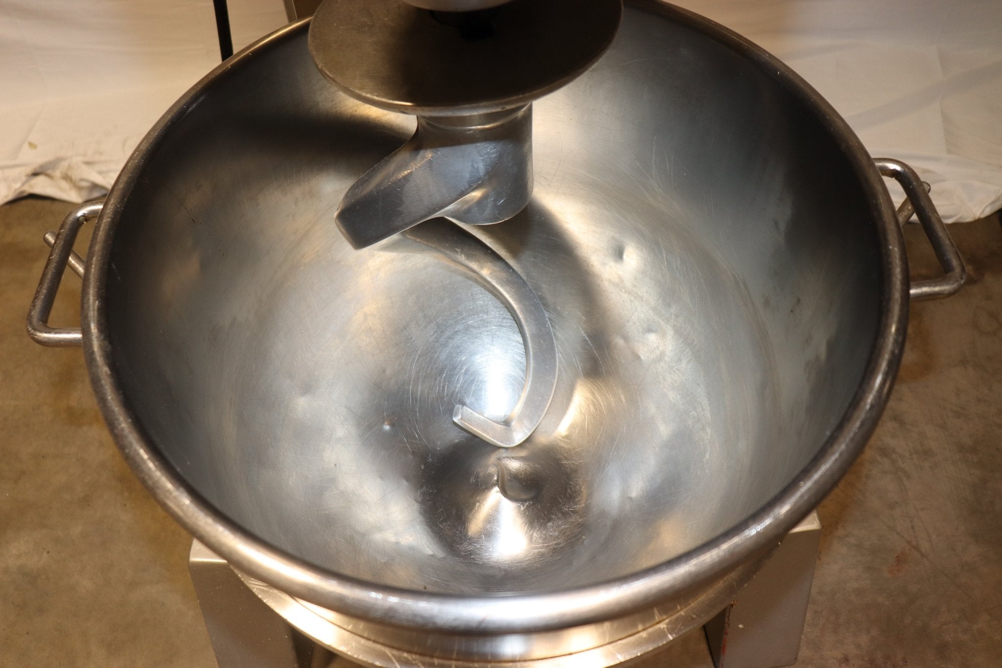 Hobart 60 Quart Mixer H-600-T w/ Bowl & Hook, 208/3, 1.5 HP - NMB Restaurant Equipment