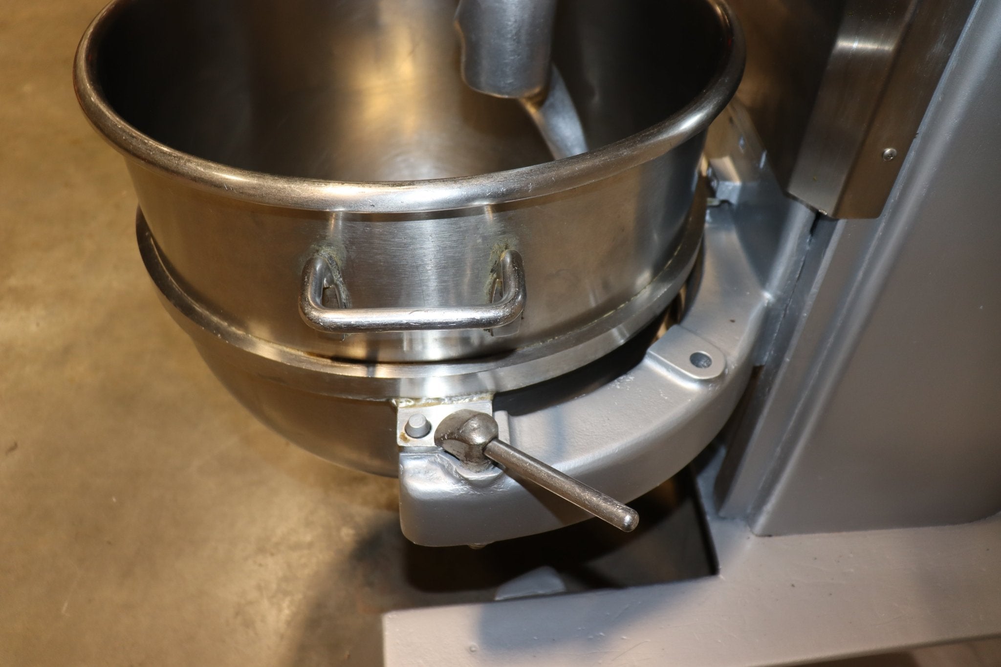 Hobart 60 Quart Mixer H-600-T w/ Bowl & Hook, 208/3, 1.5 HP - NMB Restaurant Equipment