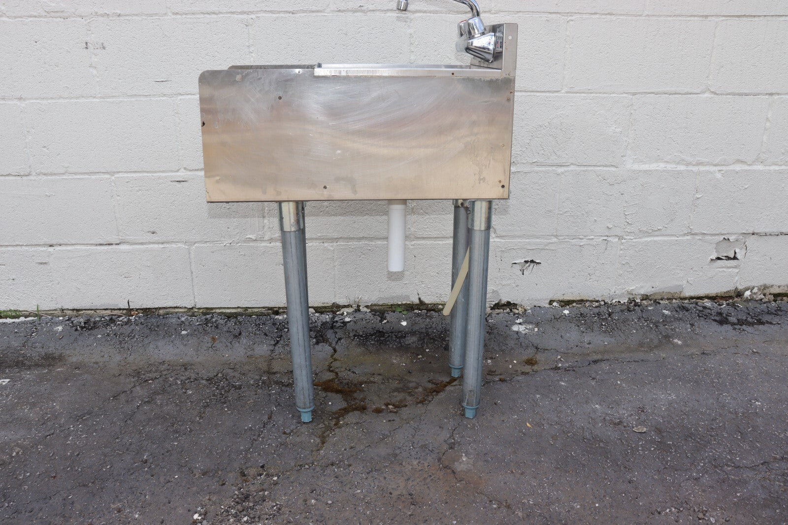Krowne 1812BD 1800 Series 12" Blender Station & Dump Sink w/ Four Legs, Used - NMB Restaurant Equipment