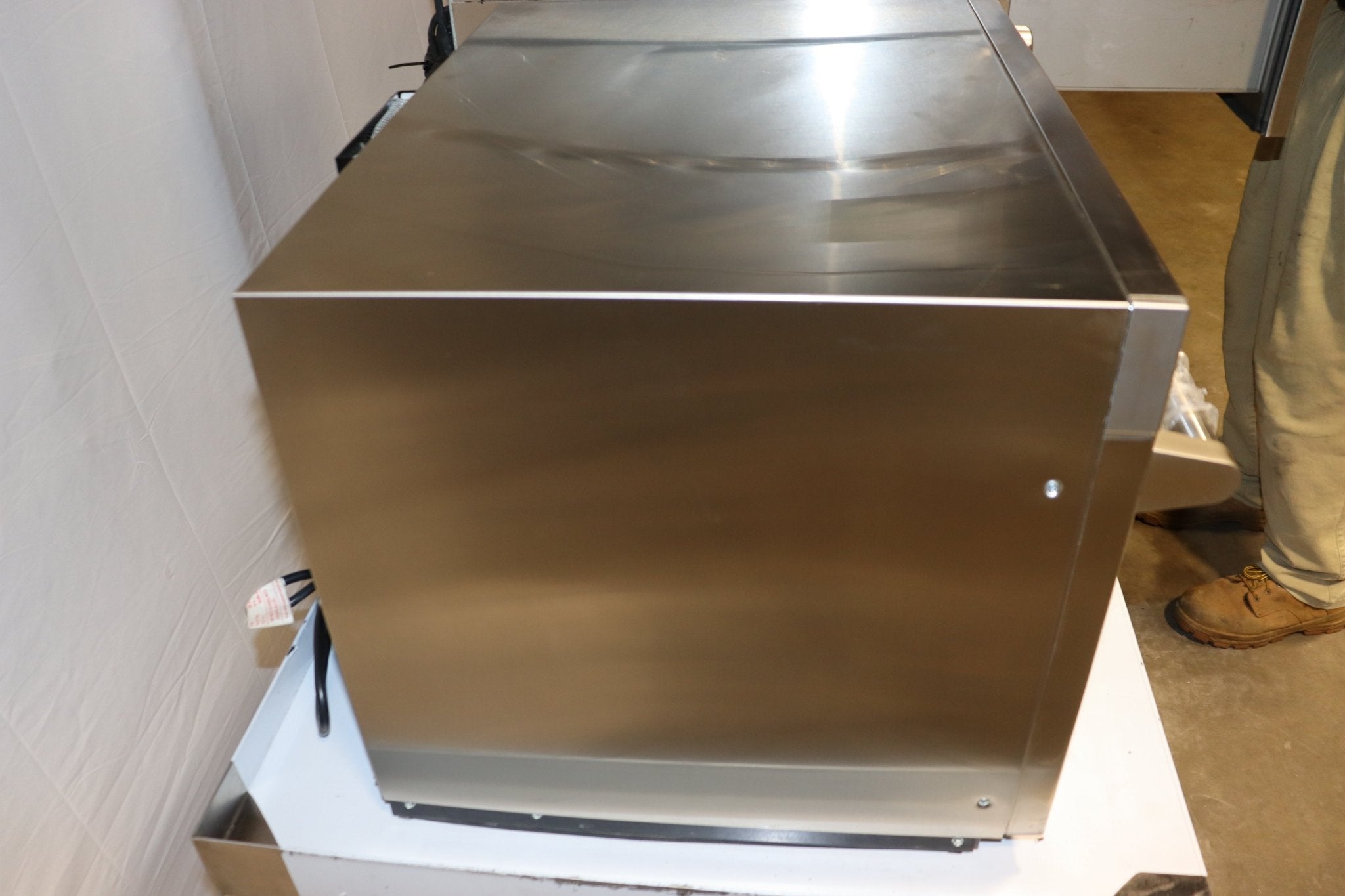 Solwave Ameri-Series Heavy-Duty Commercial Steamer Microwave Oven - 208/240V - NMB Restaurant Equipment