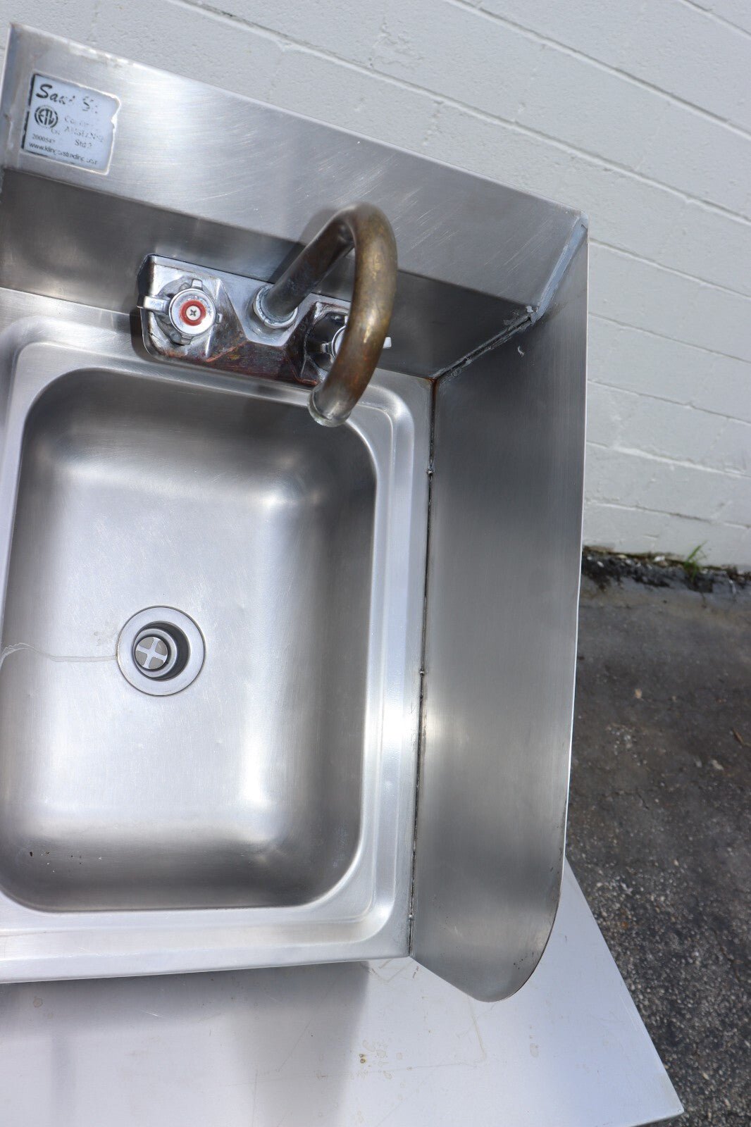 Space Saving Hand Sink with Splash Guards, 15" X 17" - NMB Restaurant Equipment