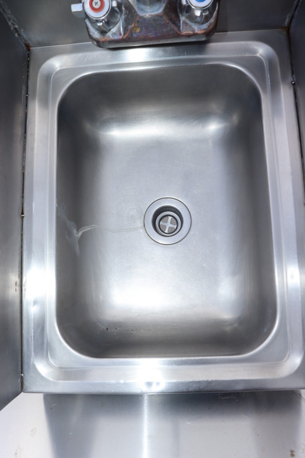 Space Saving Hand Sink with Splash Guards, 15" X 17" - NMB Restaurant Equipment