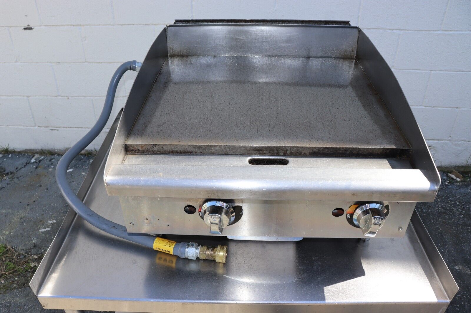 Star 24" Manual GriddleGriddle Flat Top Grill Stove Natural Gas, Manual, Used - NMB Restaurant Equipment