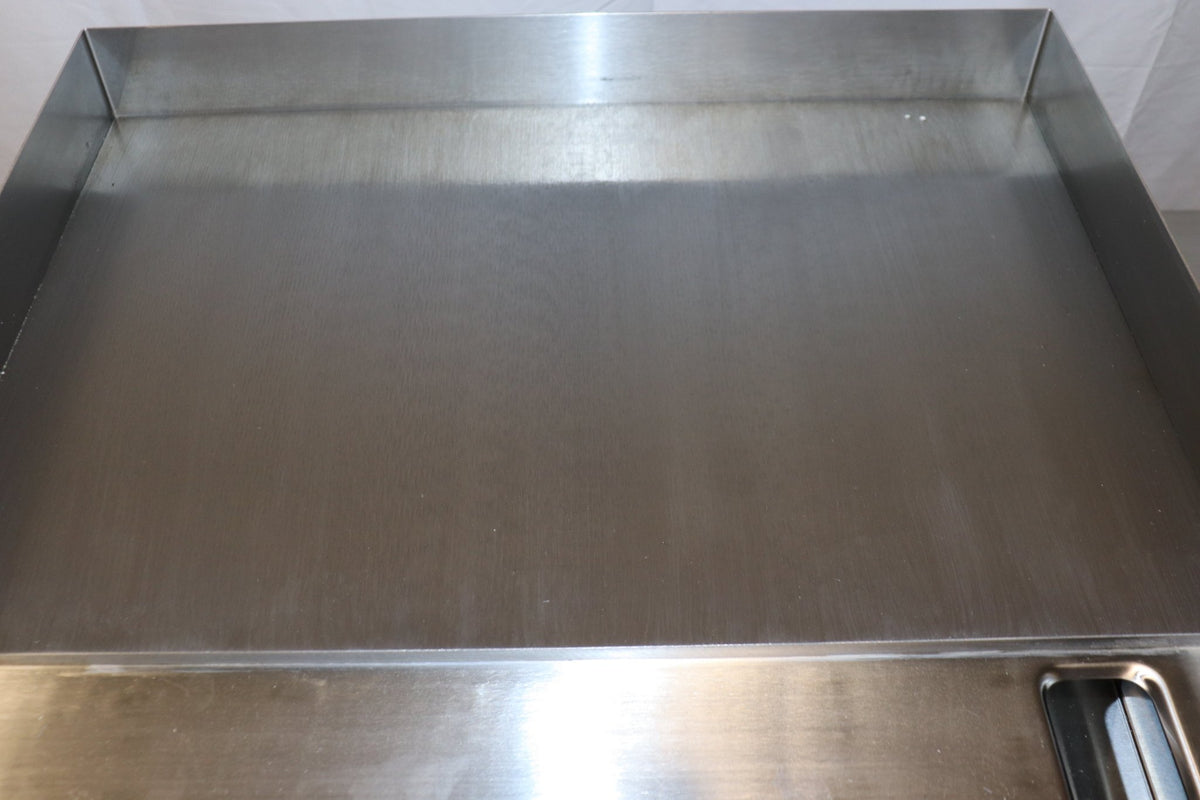 Waring WGR240X 28" Electric Countertop Griddle, 240V, Stainless Steel Top - NMB Restaurant Equipment