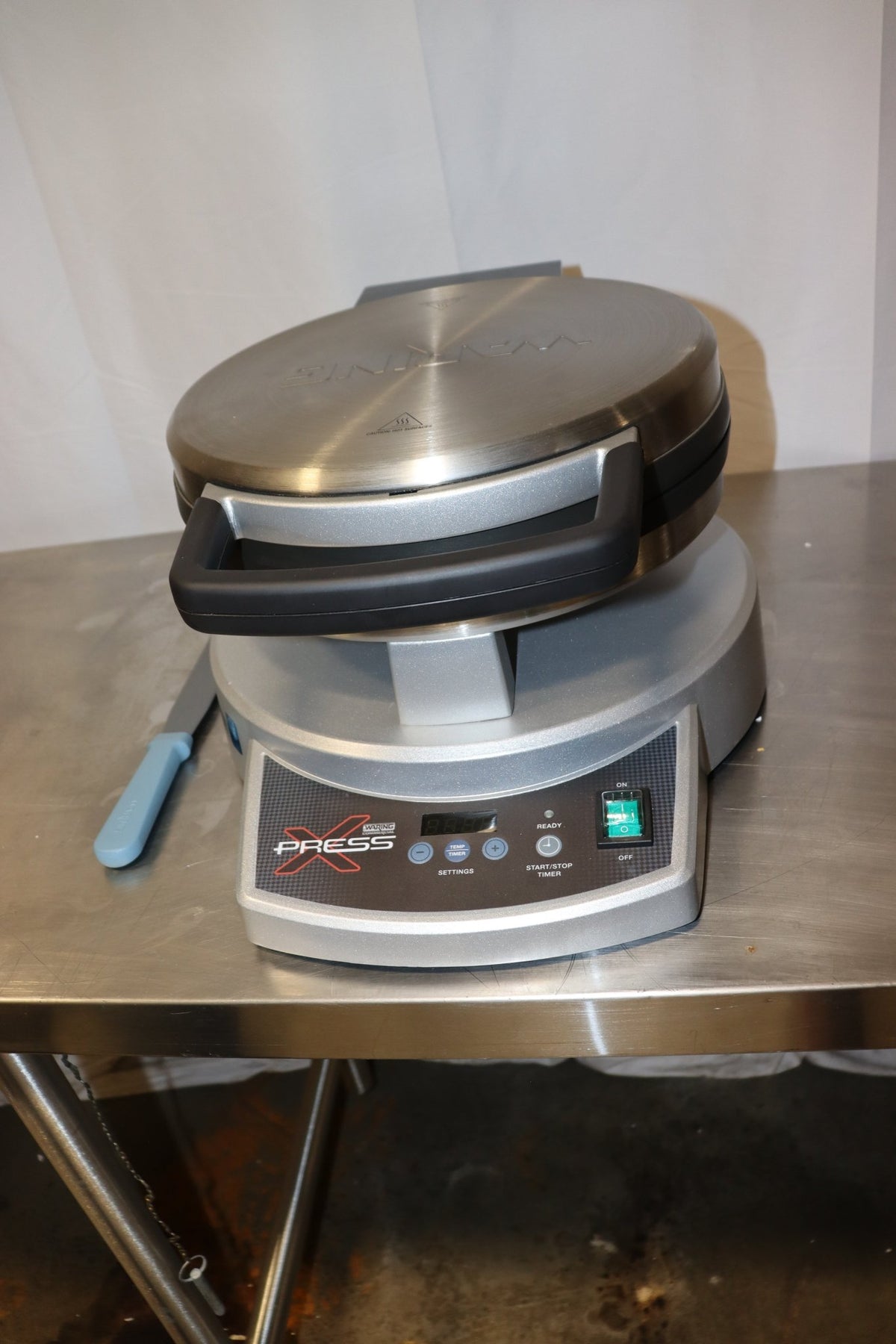 Waring XPress WSC300 13 1/2" Dual-Surface Multipurpose Aluminum Non-Stick Electric Cooktop, 120V, 1800W (Copy) - NMB Restaurant Equipment