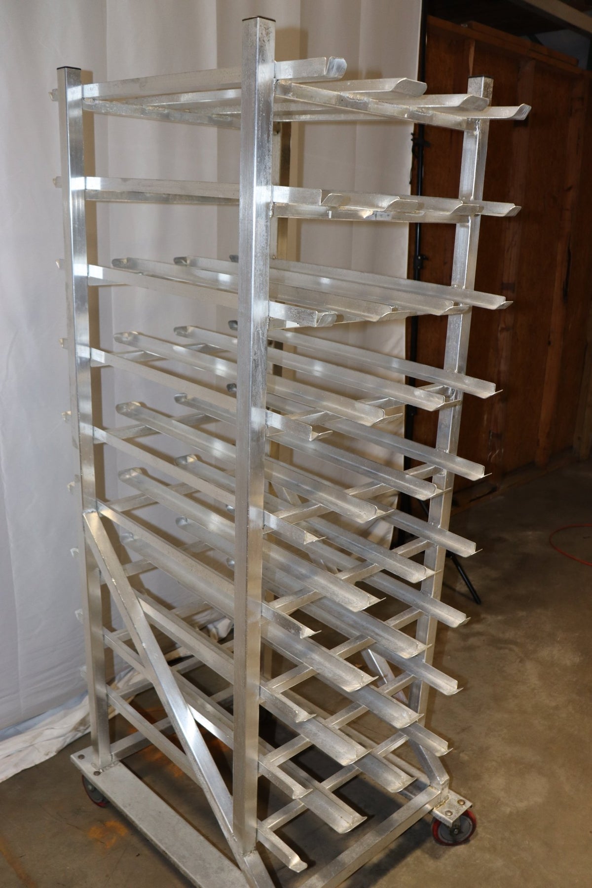 Winholt CR-162M Full Size Aluminum Mobile 10 and 5 Can Rack - NMB Restaurant Equipment